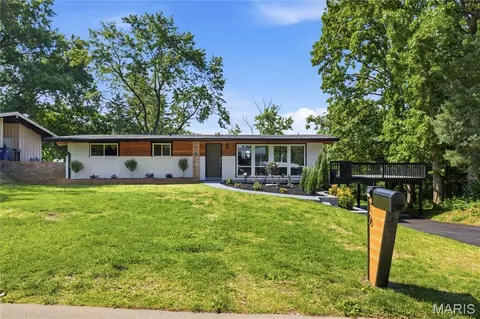 16 Stoney View Ln, Saint Louis, MO 63146