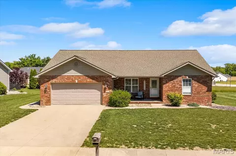 1121 E 3rd St, Trenton, IL 62293