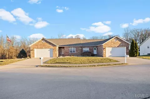 1675 Lakepointe Estates Dr, O'fallon, IL 62269