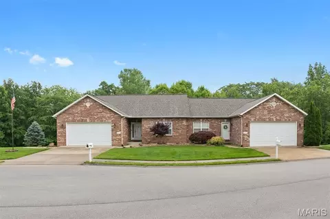 1675 Lakepointe Estates Dr, O'fallon, IL 62269