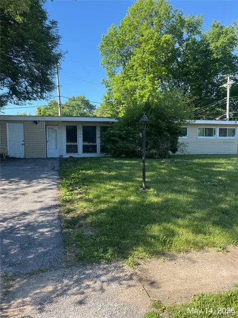 8330 Red Fir Dr, Saint Louis, MO 63134