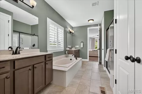 Bath - 124 Stewards Ln, Eureka, MO 63025 photo 4 of 6