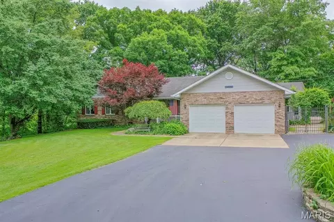 1221 Bridge Park Dr, Alton, IL 62002