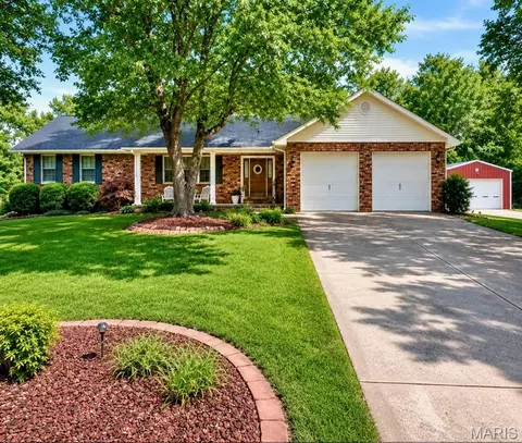 611 Anna Dr, Dexter, MO 63841
