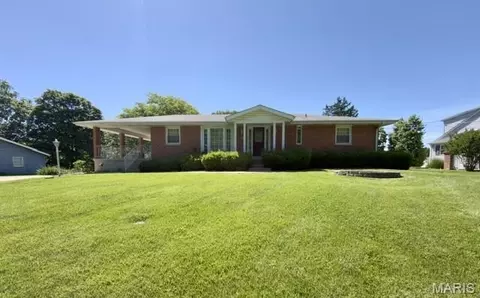 9817 Kimker Ln, Sunset Hills, MO 63127