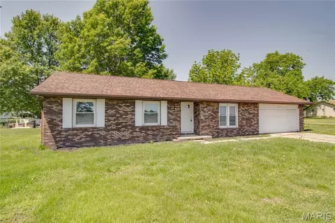 507 Walnut St, Hillsboro, IL 62049