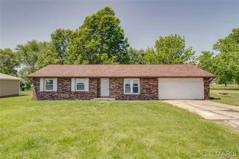 507 Walnut St, Hillsboro, IL 62049