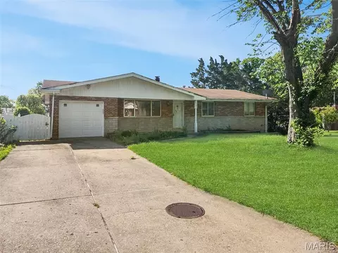 1146 Hawkstone Ln, Saint Louis, MO 63125