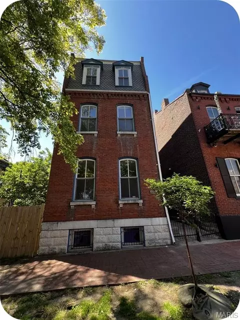 2005 Menard St, Saint Louis, MO 63104