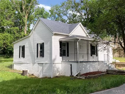 1205 Madison St, Centertown, MO 65023