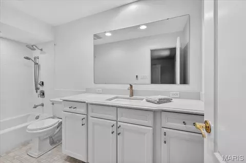 Bath - 331 Wildforest Dr, Ballwin, MO 63011 photo 2 of 5