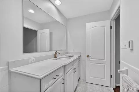 Bath - 331 Wildforest Dr, Ballwin, MO 63011 photo 4 of 5