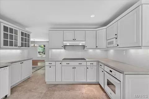 Kitchen - 331 Wildforest Dr, Ballwin, MO 63011 photo 2 of 3