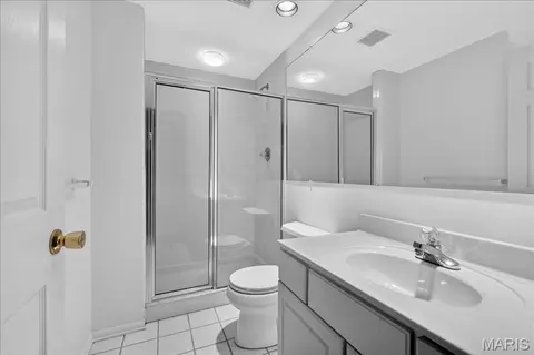 Bath - 331 Wildforest Dr, Ballwin, MO 63011 photo 5 of 5