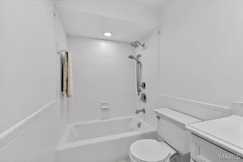 Bath - 331 Wildforest Dr, Ballwin, MO 63011 photo 3 of 5