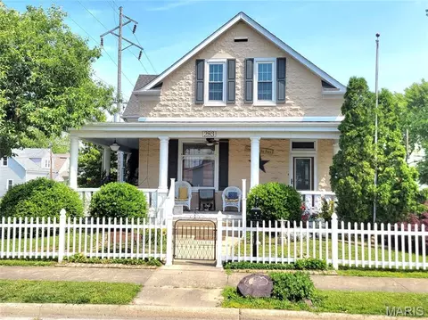 283 W Walnut St, Nashville, IL 62263