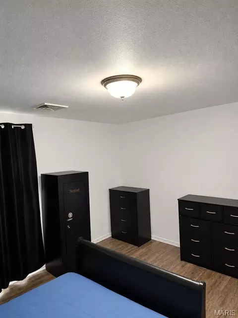 Bedroom - 523 Elmont Rd, Sullivan, MO 63080 photo 2 of 5