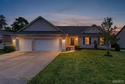 1676 W Highview Dr, Arnold, MO 63010