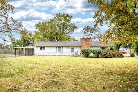 311 Utz Ln, Hazelwood, MO 63042