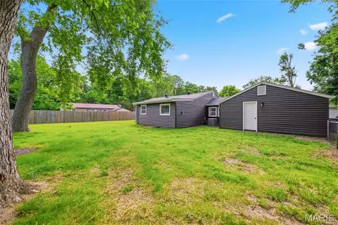 Exterior - 1813 Don Ron Dr, Arnold, MO 63010 photo 4 of 8