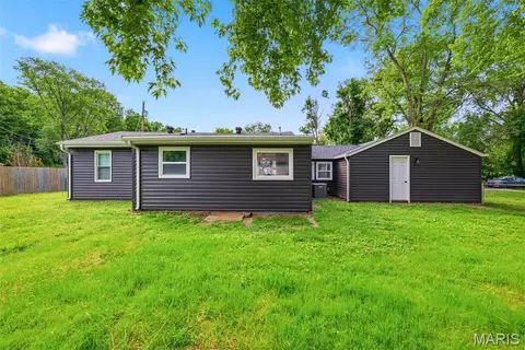 Exterior - 1813 Don Ron Dr, Arnold, MO 63010 photo 5 of 8