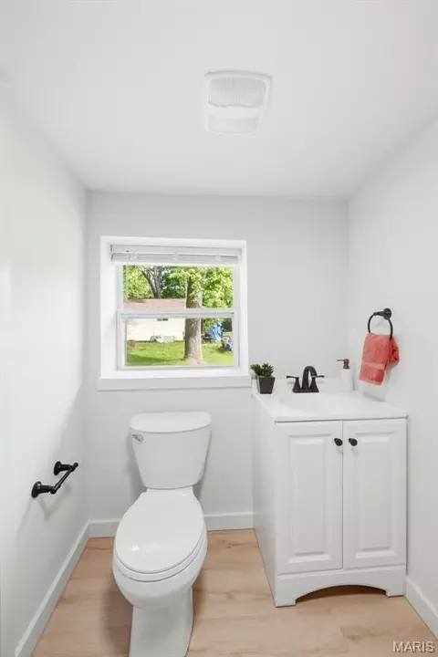 Bath - 1813 Don Ron Dr, Arnold, MO 63010 photo 2 of 2