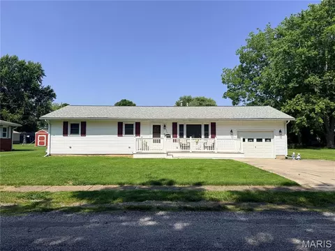 526 Harrington St, Carlinville, IL 62626