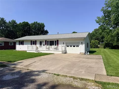 526 Harrington St, Carlinville, IL 62626