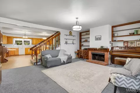 Living - 2099 Thunderbluff Rd, Saint Clair, MO 63077 photo 1 of 3