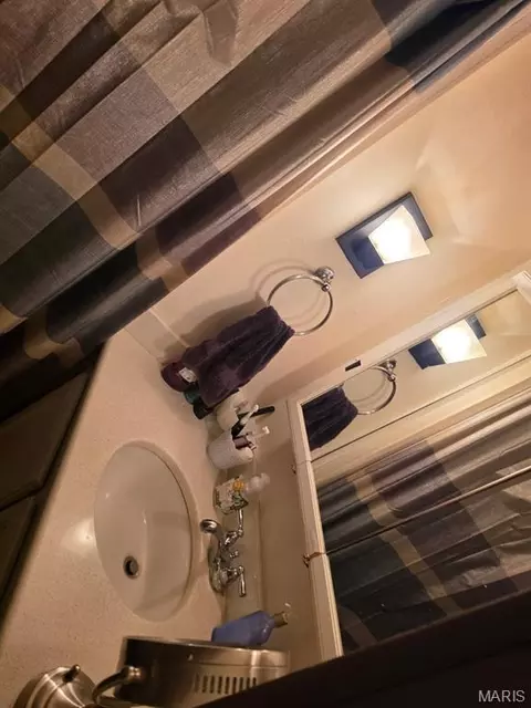 Bath - 2099 Thunderbluff Rd, Saint Clair, MO 63077 photo 5 of 5