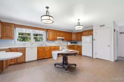 Kitchen - 2099 Thunderbluff Rd, Saint Clair, MO 63077 photo 2 of 3