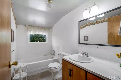 Bath - 2099 Thunderbluff Rd, Saint Clair, MO 63077 photo 4 of 5