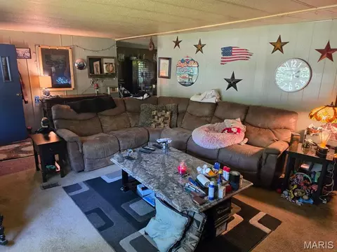 Living - 2099 Thunderbluff Rd, Saint Clair, MO 63077 photo 3 of 3