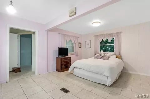 Bedroom - 2099 Thunderbluff Rd, Saint Clair, MO 63077 photo 3 of 13