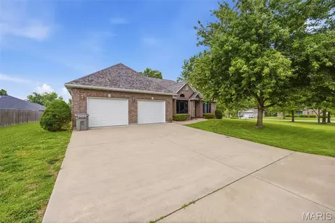 124 Meramec Dr, Farmington, MO 63640