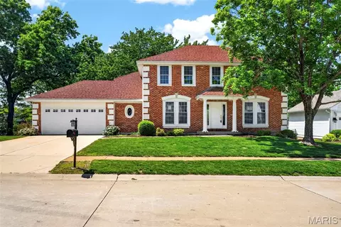 2113 Bow Tree Ct, Chesterfield, MO 63005