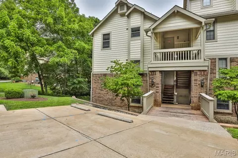 12966 Bryce Canyon Dr #B, Maryland Heights, MO 63043