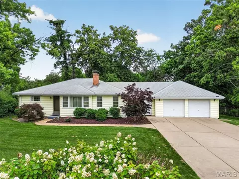 11147 Olive Blvd, Creve Coeur, MO 63141