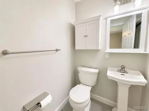 Bath - 207 Bitterwood Dr, Ballwin, MO 63021 photo 1 of 3