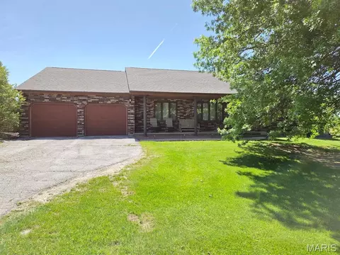 18749 225th St, Lewistown, MO 63452