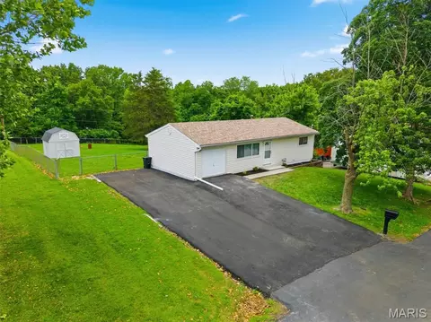 1267 Patrick Dr, Fenton, MO 63026