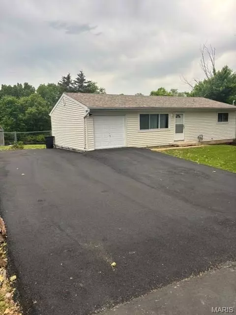 1267 Patrick Dr, Fenton, MO 63026