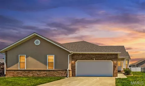 85 Chase Way, Highland, IL 62249