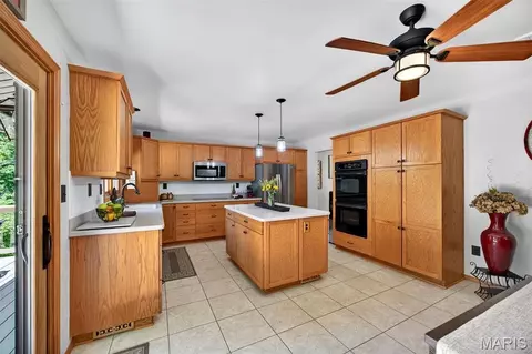 Kitchen - 800 Matson Hill Rd, Defiance, MO 63341 photo 3 of 5