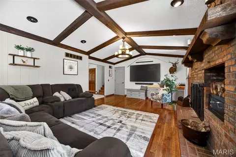 Living - 800 Matson Hill Rd, Defiance, MO 63341 photo 1 of 2