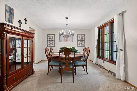 Dining - 800 Matson Hill Rd, Defiance, MO 63341 photo 1 of 1