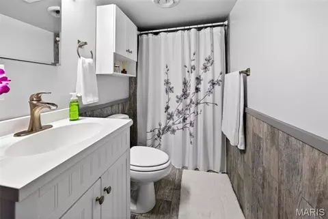 Bath - 800 Matson Hill Rd, Defiance, MO 63341 photo 3 of 3