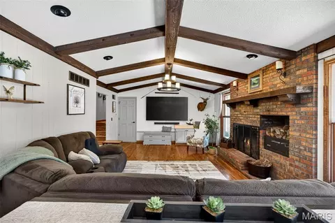 Living - 800 Matson Hill Rd, Defiance, MO 63341 photo 2 of 2