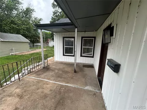7353 Virginia Ave, Saint Louis, MO 63111