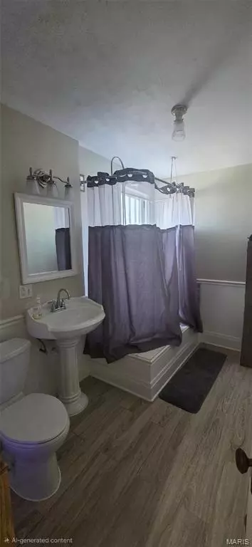 Bath - 154 Adelle Ave, Ferguson, MO 63135 photo 1 of 3